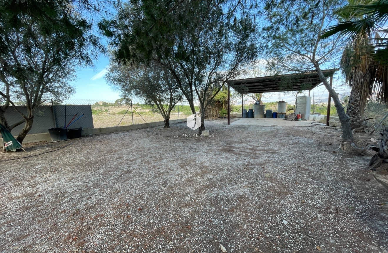 Z drugiej ręki - Nieruchomości wiejskie -
Jacarilla - Inland