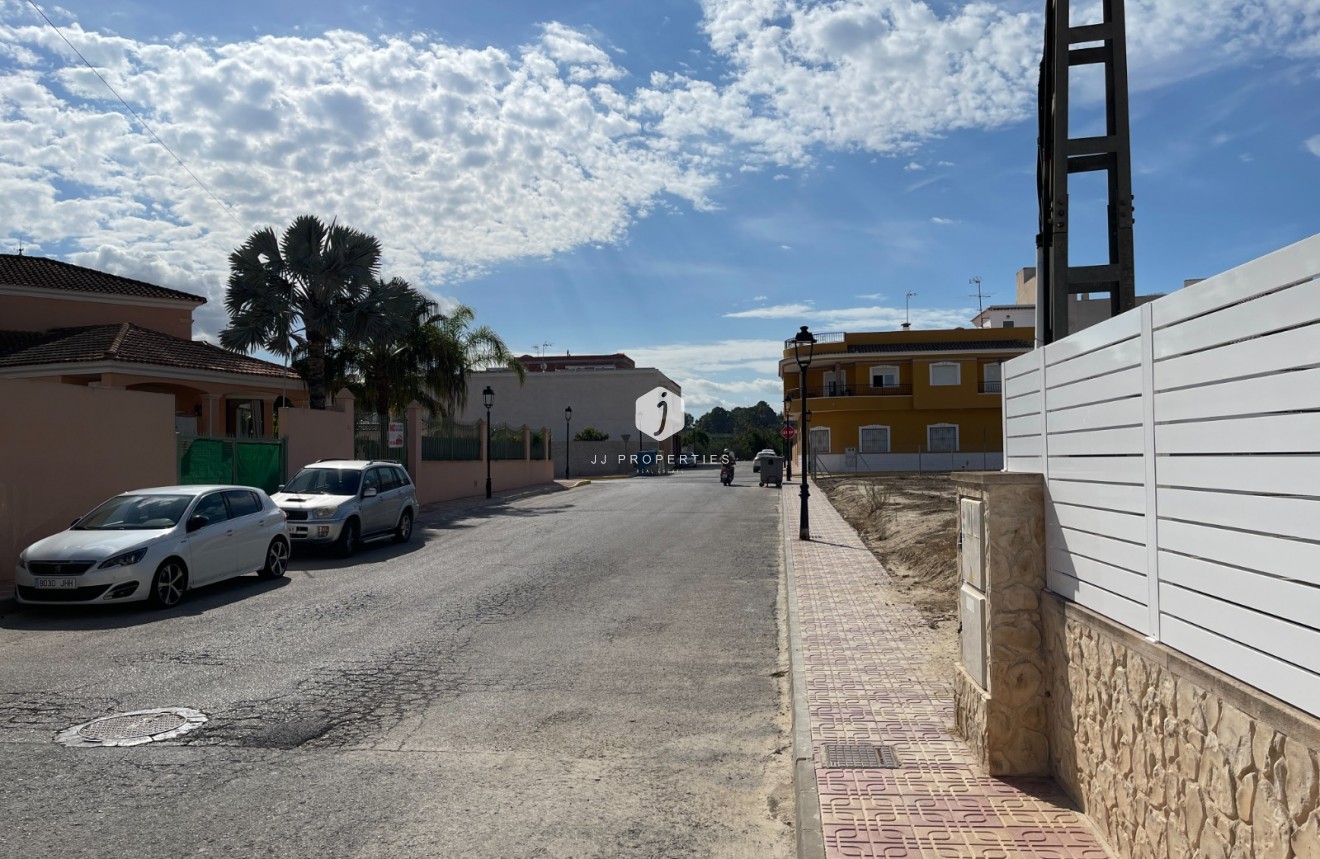 Z drugiej ręki - Szalet -
Jacarilla - Inland