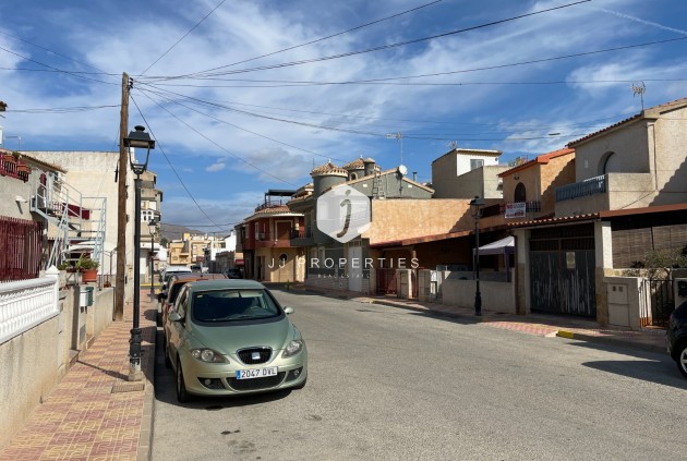 Z drugiej ręki - Szalet -
Jacarilla - Inland
