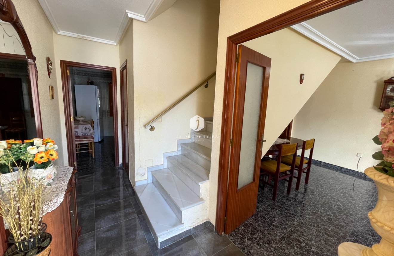 Z drugiej ręki - Szalet -
Jacarilla - Inland