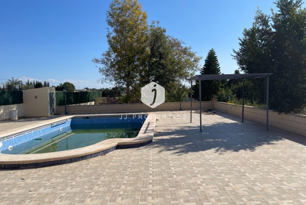 Tweedehands - Villa -
Albatera - Inland