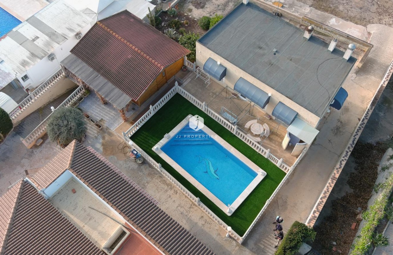 Tweedehands - Villa -
Albatera - Inland