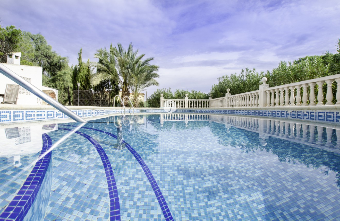 Tweedehands - Villa -
Albatera - Inland