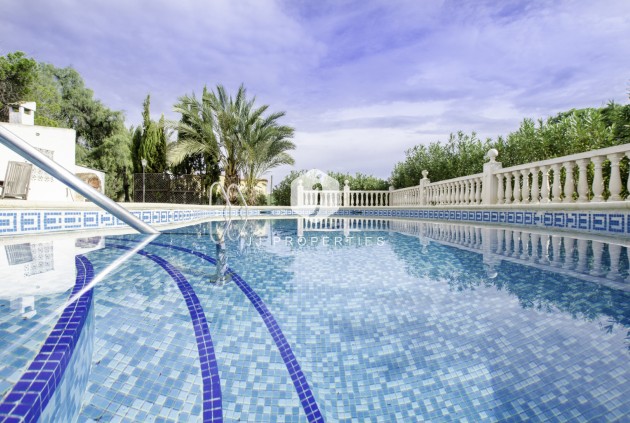 Tweedehands - Villa -
Albatera - Inland