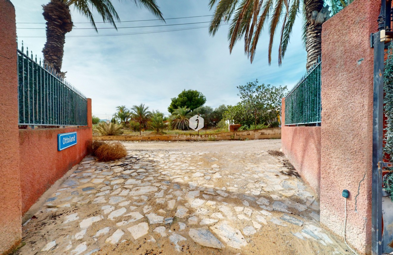 Tweedehands - Villa -
Albatera - Inland