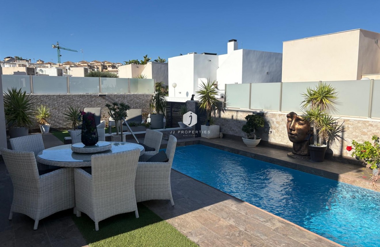 Tweedehands - Villa -
Orihuela Costa - Costa Blanca