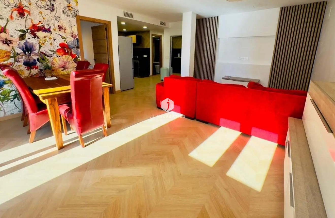 Z drugiej ręki - Daszek -
Torrevieja - Acequion