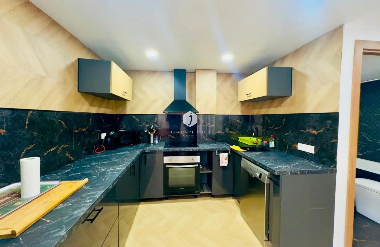 Z drugiej ręki - Daszek -
Torrevieja - Acequion