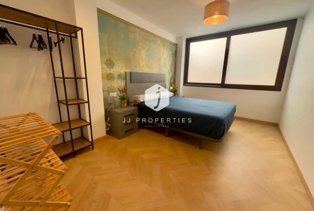 Z drugiej ręki - Daszek -
Torrevieja - Acequion