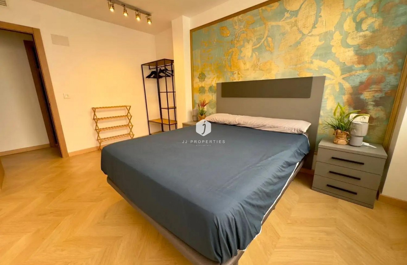 Z drugiej ręki - Daszek -
Torrevieja - Acequion