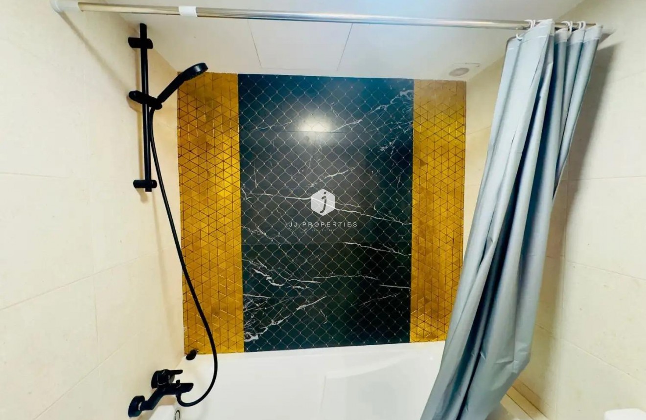 Z drugiej ręki - Daszek -
Torrevieja - Acequion