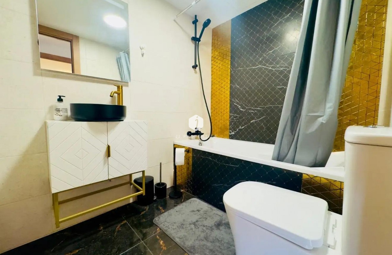 Z drugiej ręki - Daszek -
Torrevieja - Acequion