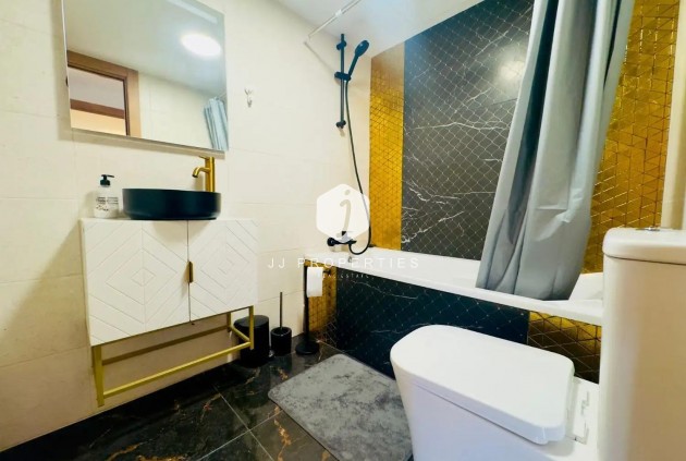 Z drugiej ręki - Daszek -
Torrevieja - Acequion