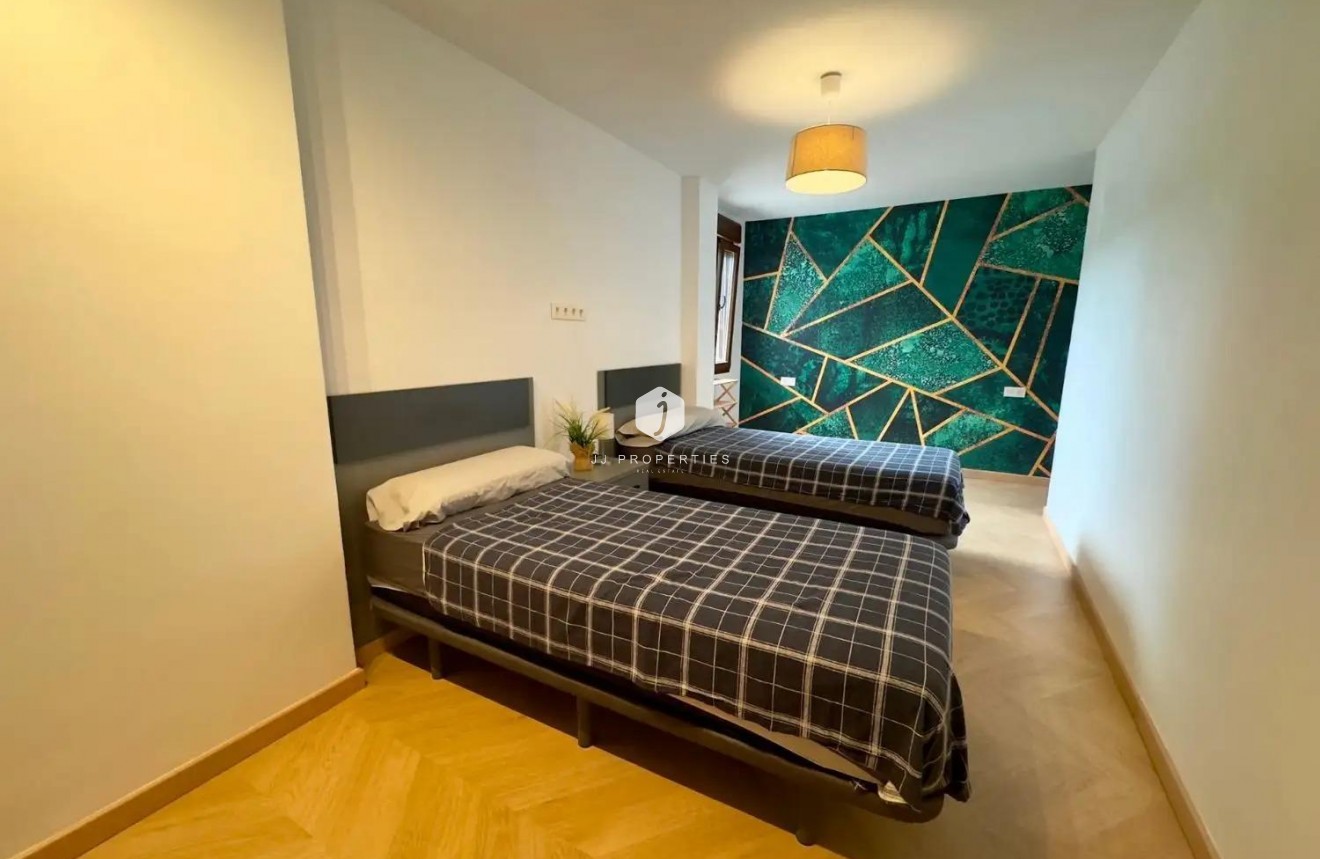 Z drugiej ręki - Daszek -
Torrevieja - Acequion