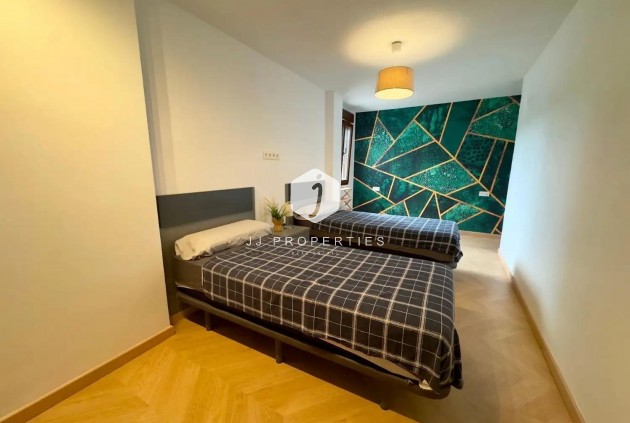 Z drugiej ręki - Daszek -
Torrevieja - Acequion