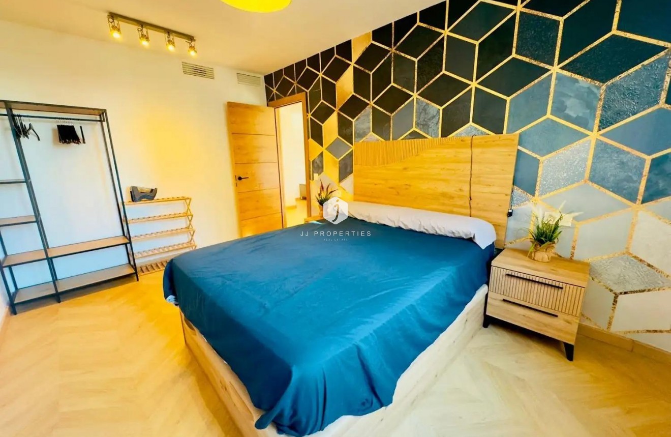 Z drugiej ręki - Daszek -
Torrevieja - Acequion