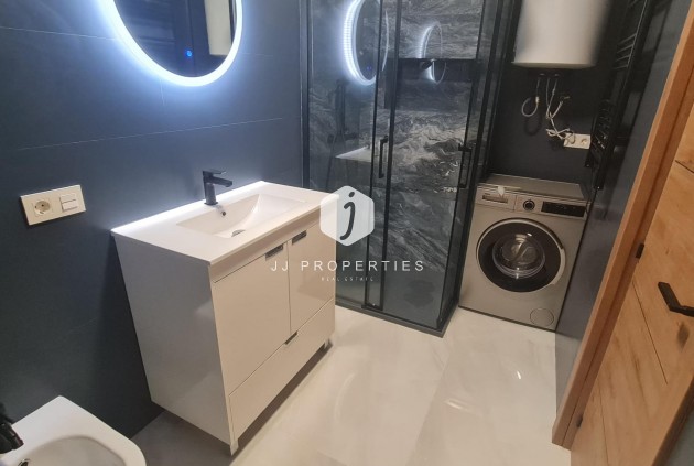 Z drugiej ręki - Daszek -
Torrevieja - Acequion