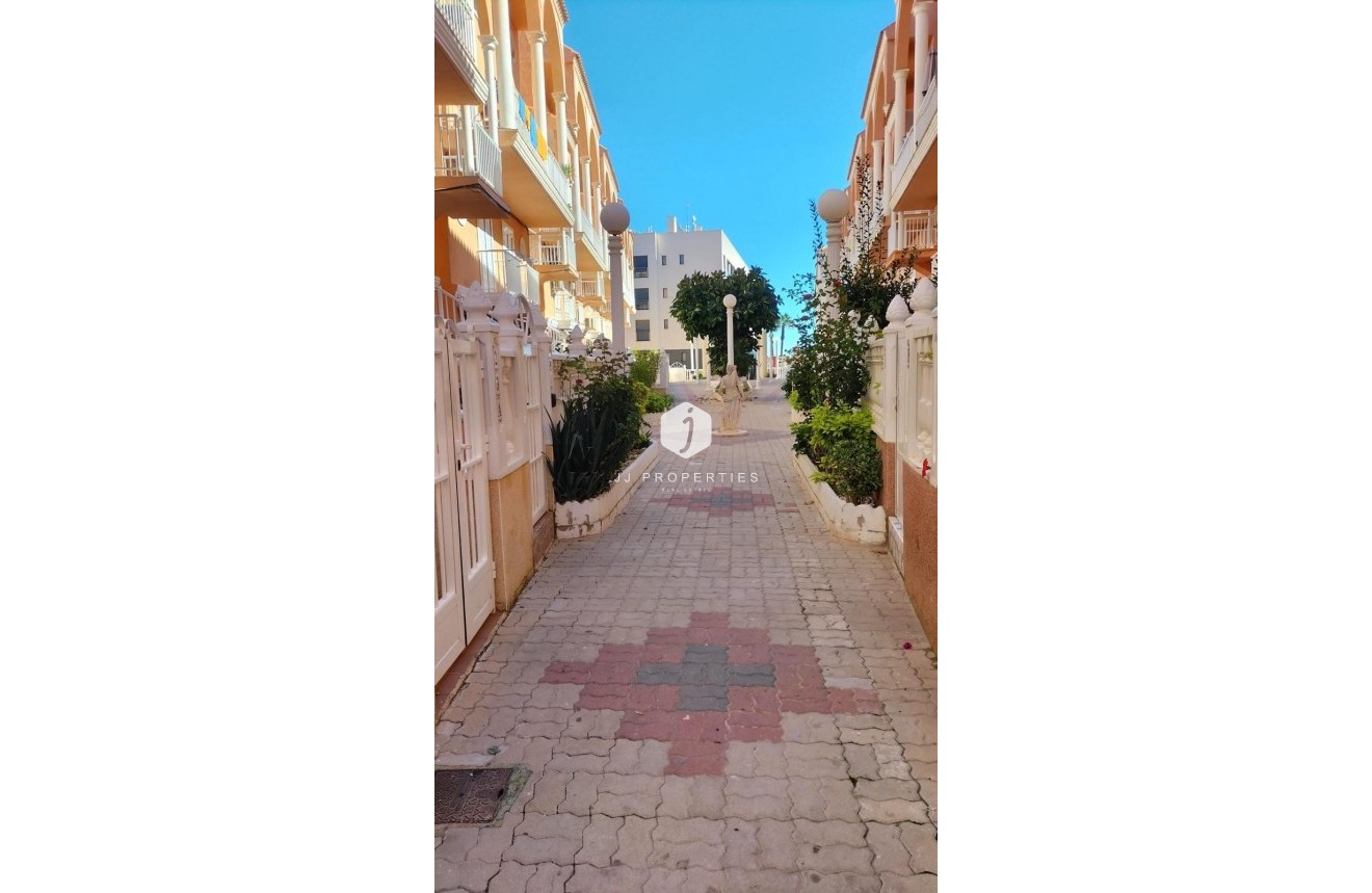 Tweedehands - Appartement / flat -
Torrevieja - La Mata