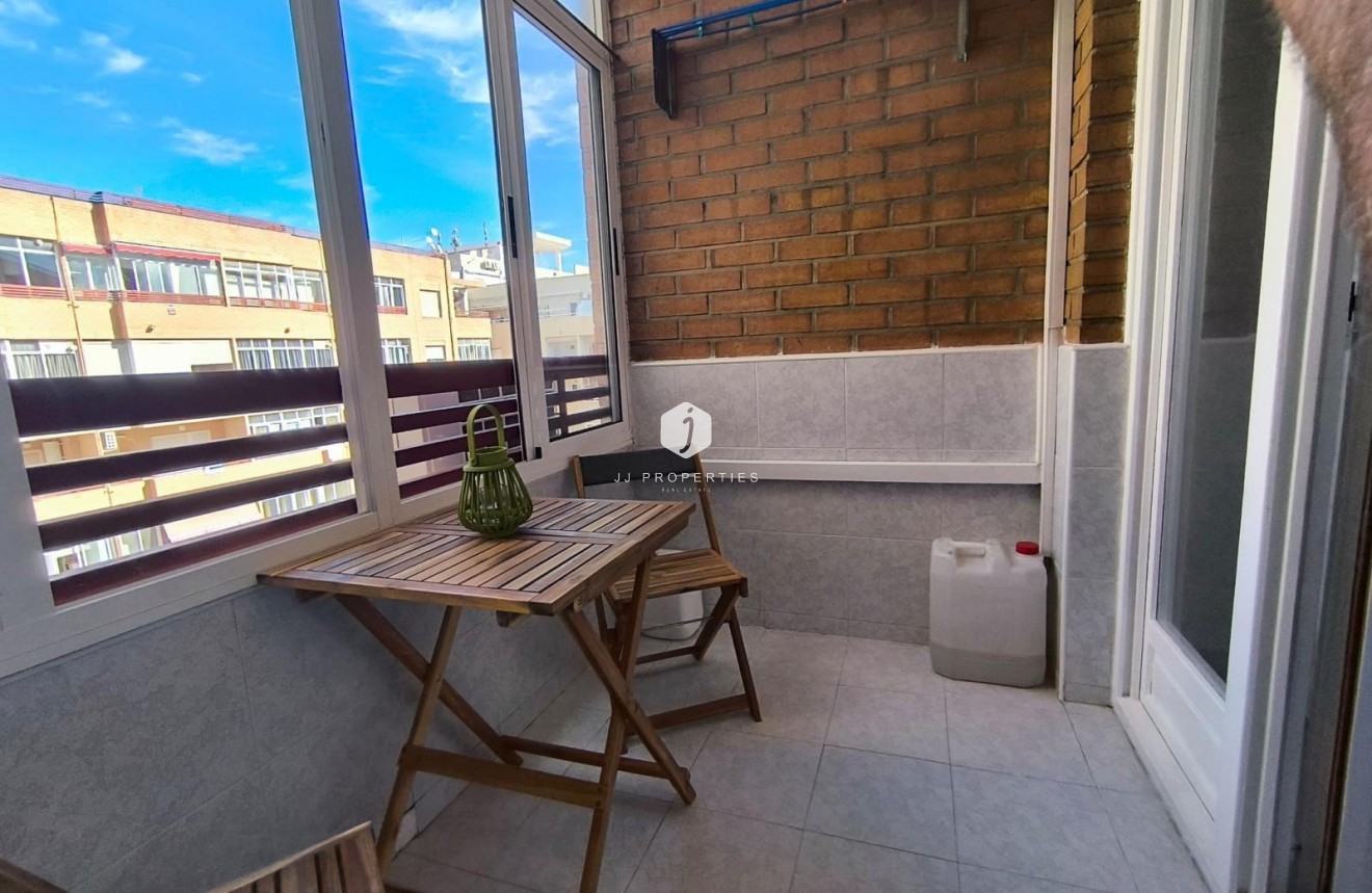 Tweedehands - Appartement / flat -
Torrevieja - El molino