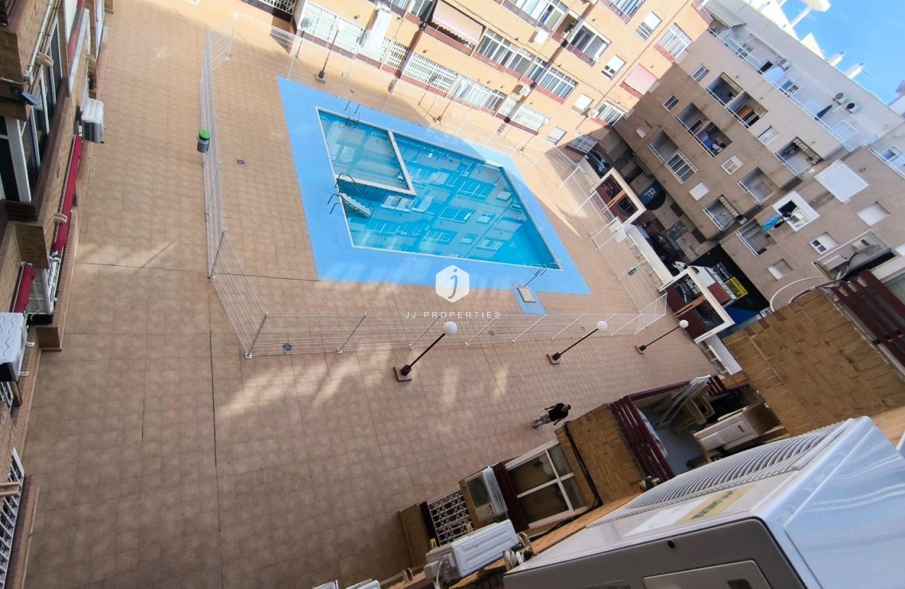 Tweedehands - Appartement / flat -
Torrevieja - El molino