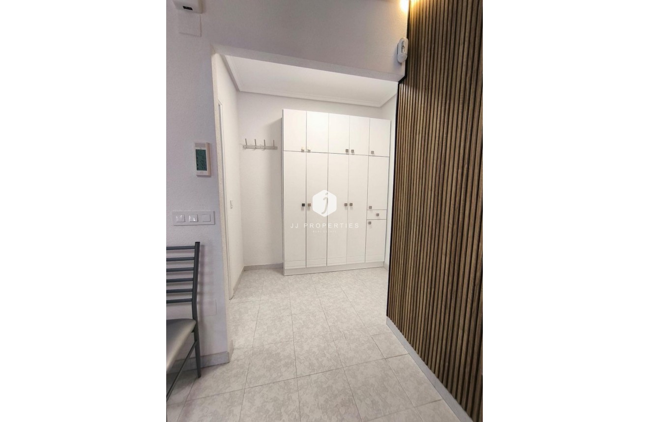 Tweedehands - Appartement / flat -
Torrevieja - El molino