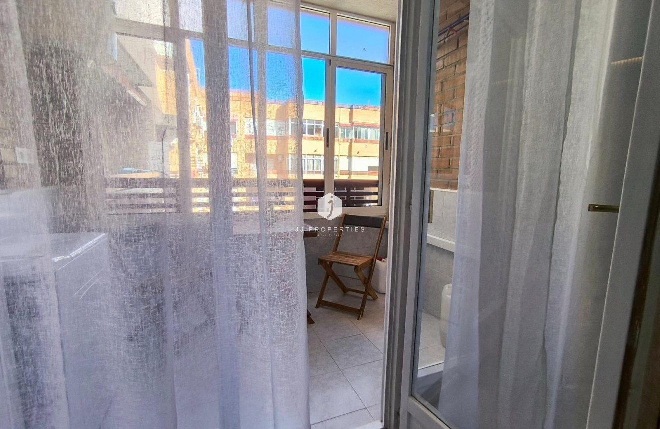 Tweedehands - Appartement / flat -
Torrevieja - El molino