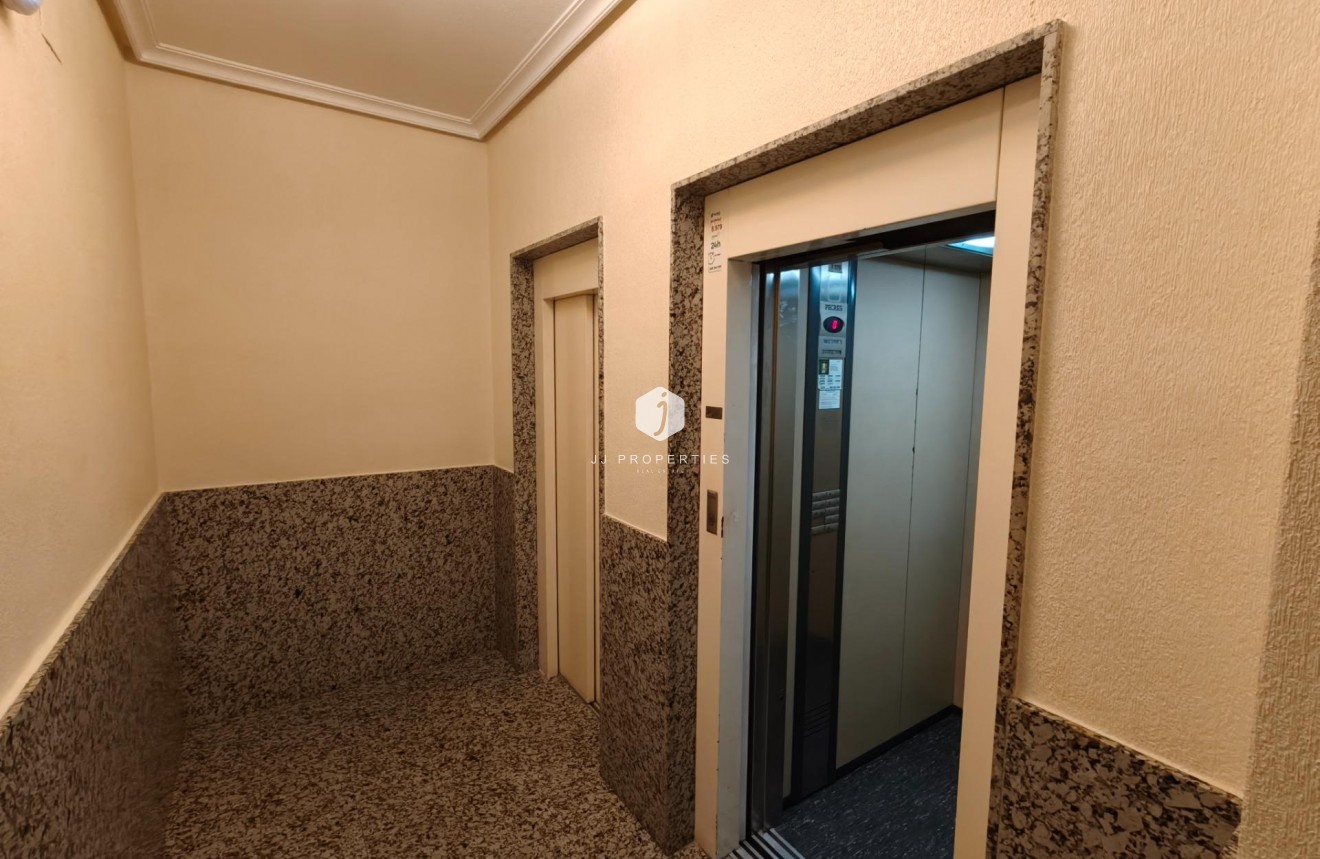 Resale - Apartment / flat -
Torrevieja - Estacion de autobuses