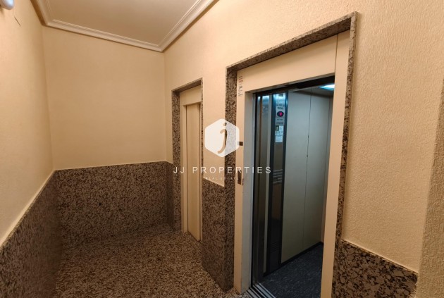 Resale - Apartment / flat -
Torrevieja - Estacion de autobuses