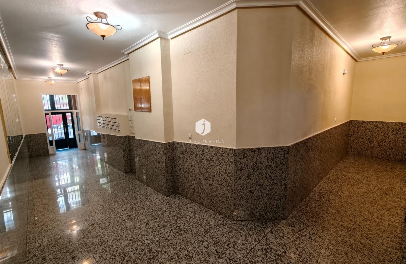 Resale - Apartment / flat -
Torrevieja - Estacion de autobuses