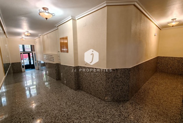 Resale - Apartment / flat -
Torrevieja - Estacion de autobuses