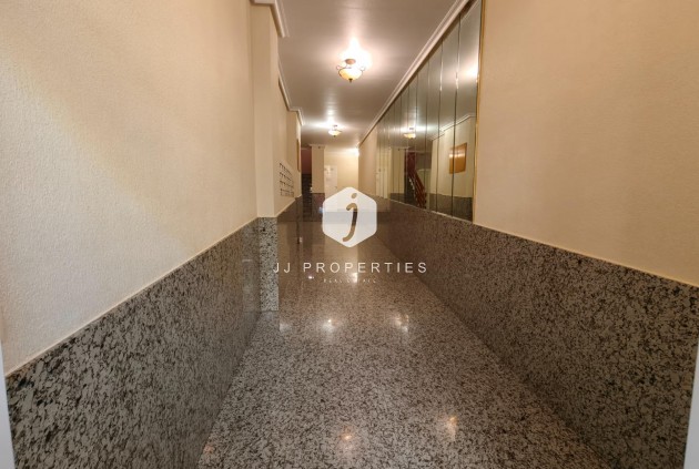 Resale - Apartment / flat -
Torrevieja - Estacion de autobuses