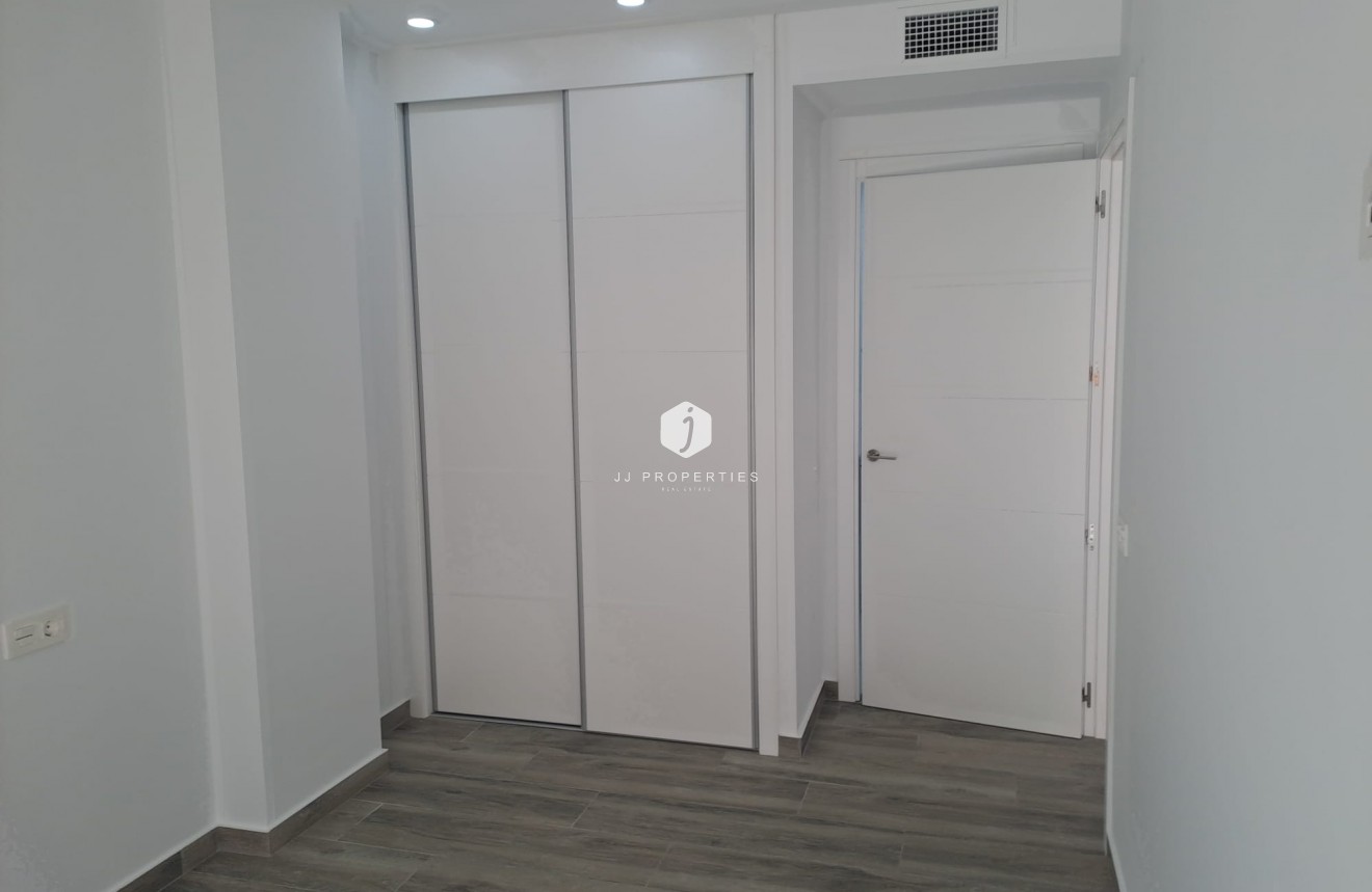 Tweedehands - Appartement / flat -
Torrevieja - Costa Blanca