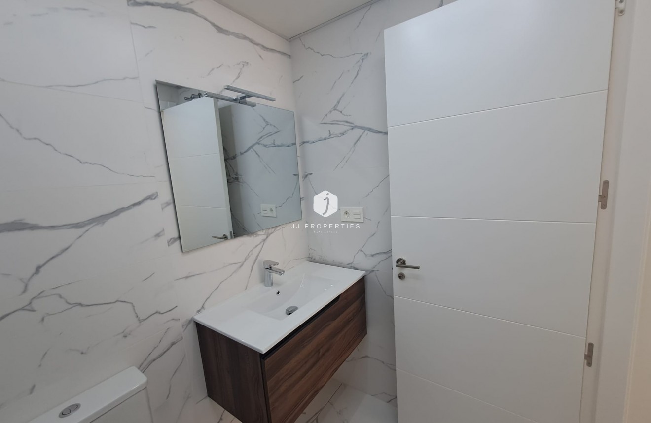 Tweedehands - Appartement / flat -
Torrevieja - Costa Blanca