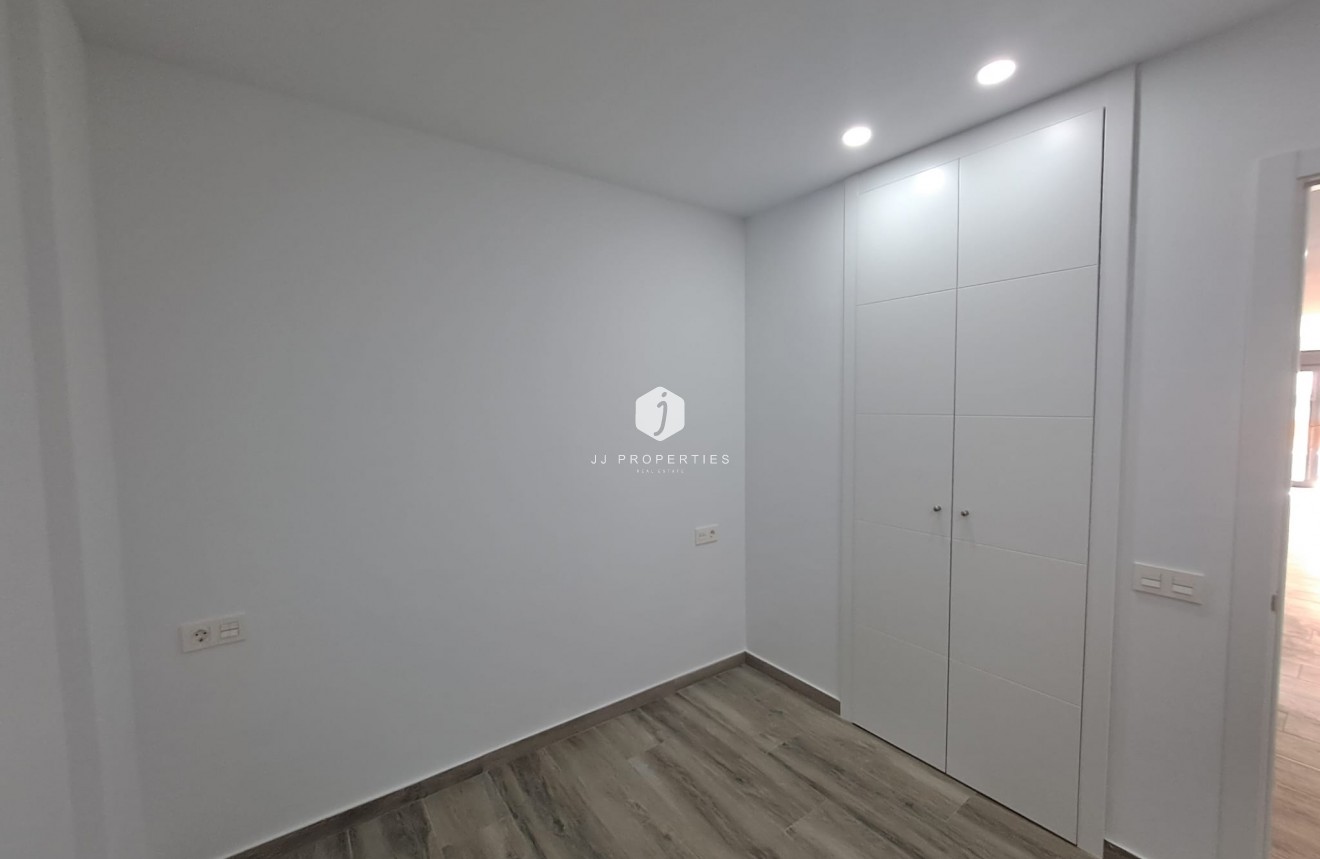 Tweedehands - Appartement / flat -
Torrevieja - Costa Blanca