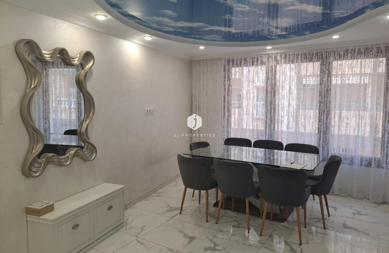 Tweedehands - Appartement / flat -
Torrevieja - Costa Blanca