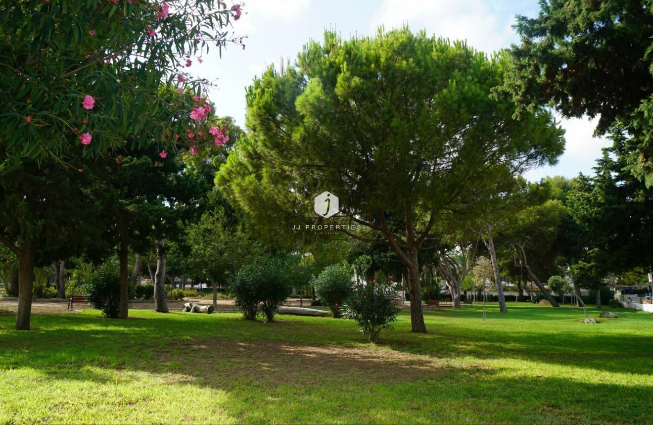 Tweedehands - Chalet -
Orihuela Costa - Costa Blanca