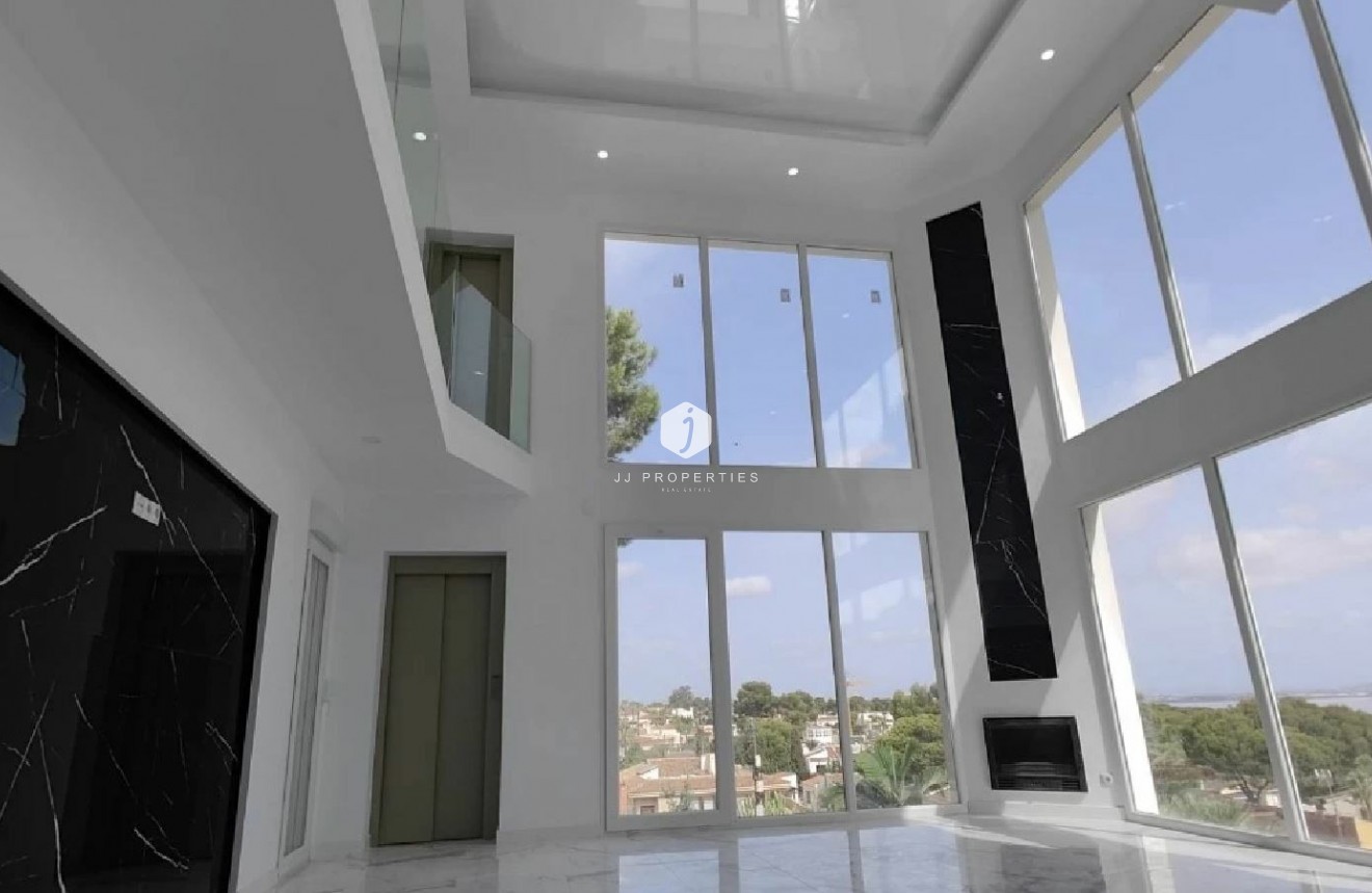 Tweedehands - Chalet -
Torrevieja - Costa Blanca