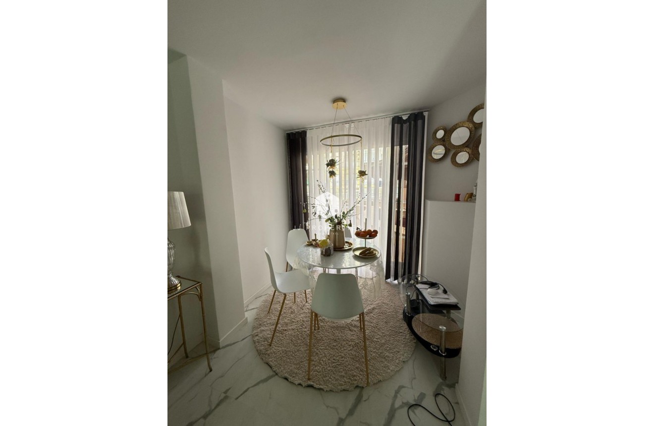 Tweedehands - Appartement / flat -
Torrevieja - Costa Blanca