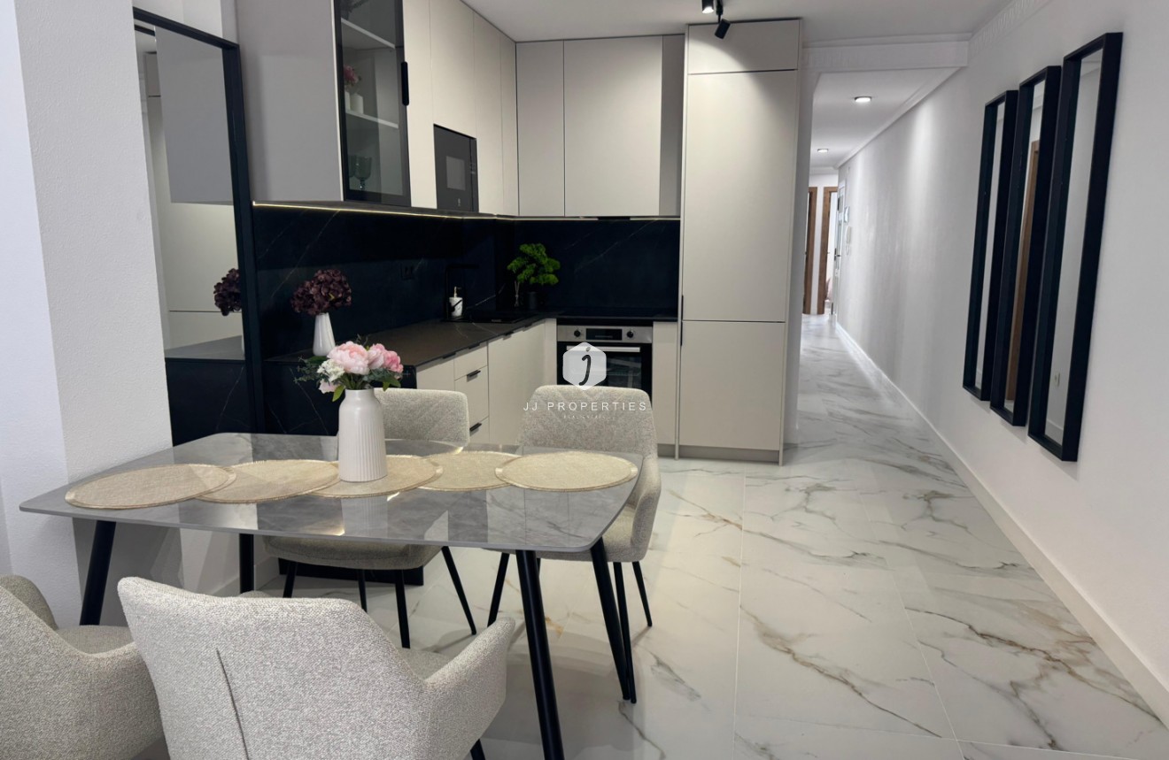 Tweedehands - Appartement / flat -
Torrevieja - Costa Blanca