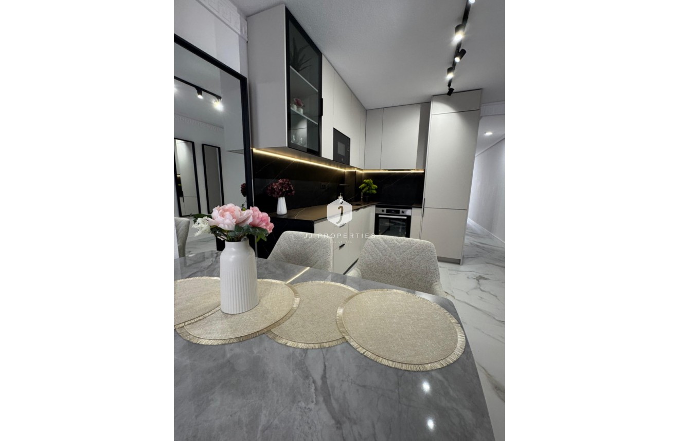 Tweedehands - Appartement / flat -
Torrevieja - Costa Blanca