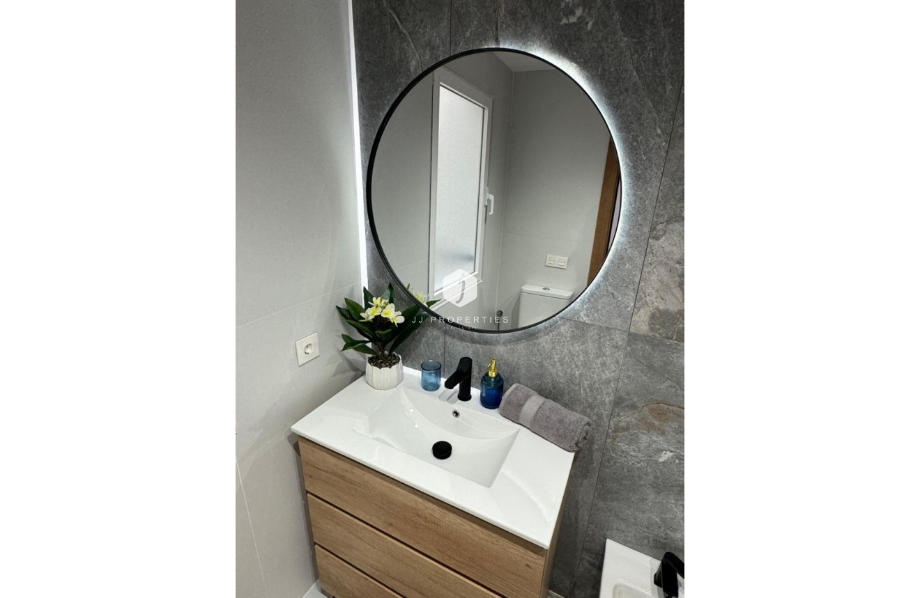 Tweedehands - Appartement / flat -
Torrevieja - Costa Blanca