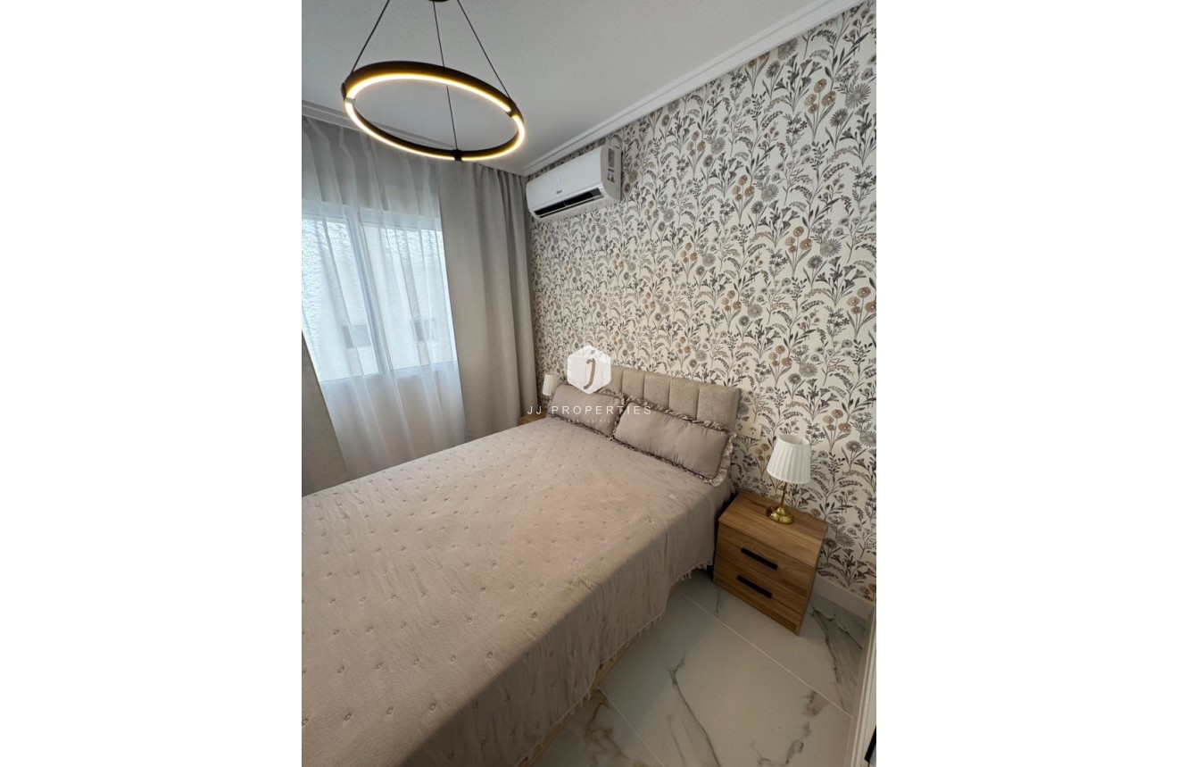 Tweedehands - Appartement / flat -
Torrevieja - Costa Blanca