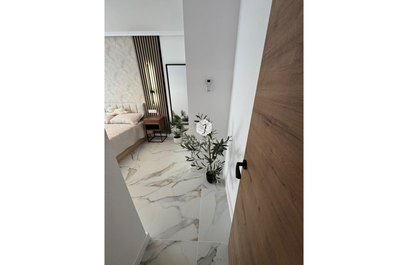 Tweedehands - Appartement / flat -
Torrevieja - Costa Blanca