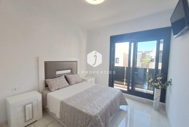 Tweedehands - Chalet -
Orihuela Costa - Costa Blanca