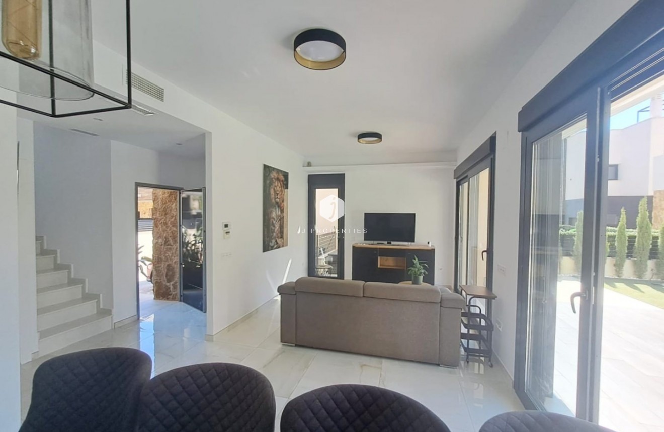 Tweedehands - Chalet -
Orihuela Costa - Costa Blanca