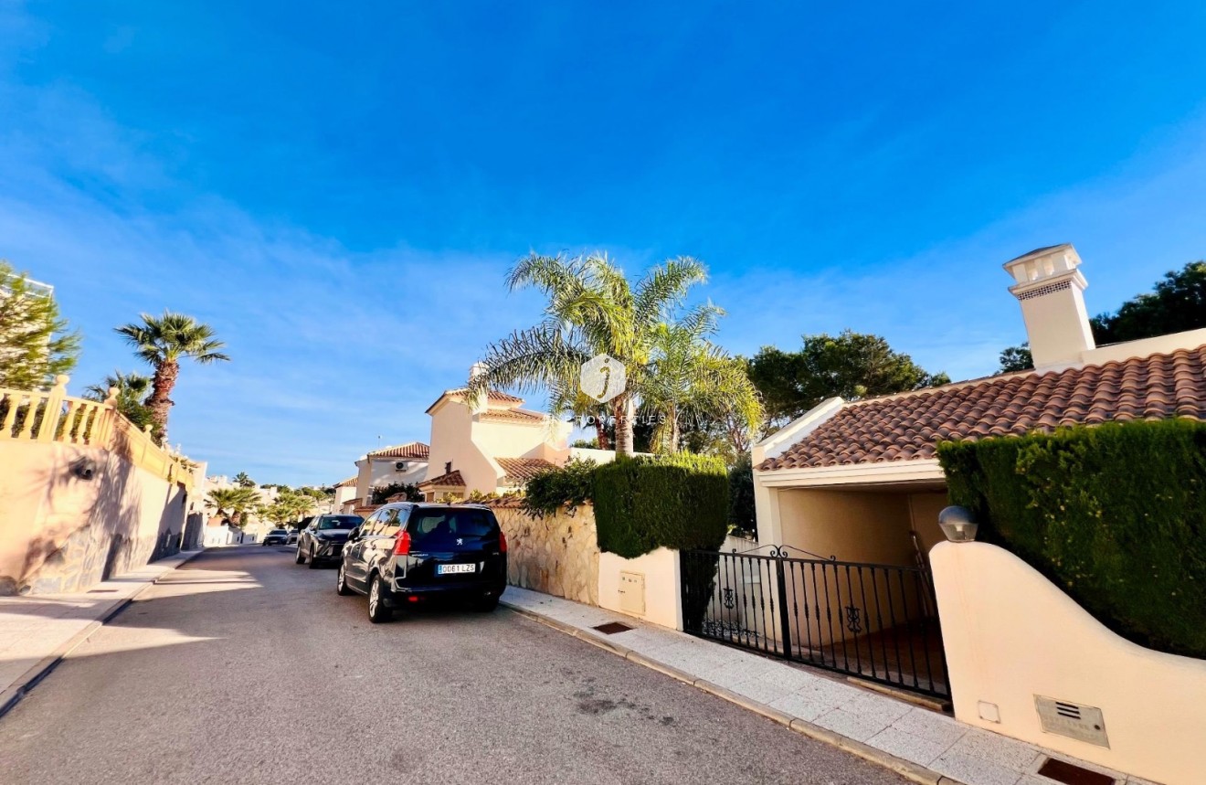 Aus zweiter Hand - Villa -
Orihuela Costa - Lomas De Campoamor-las Ramblas