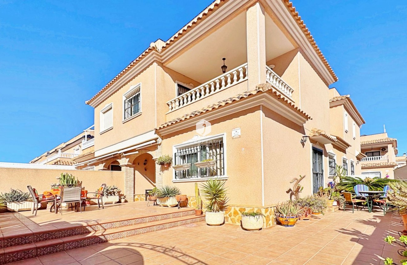 Tweedehands - Chalet -
Orihuela Costa - Costa Blanca