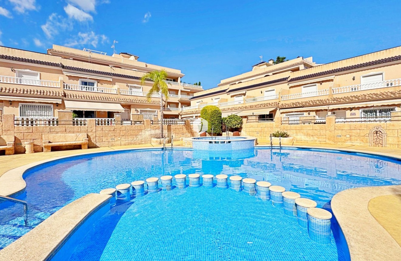 Tweedehands - Chalet -
Orihuela Costa - Costa Blanca