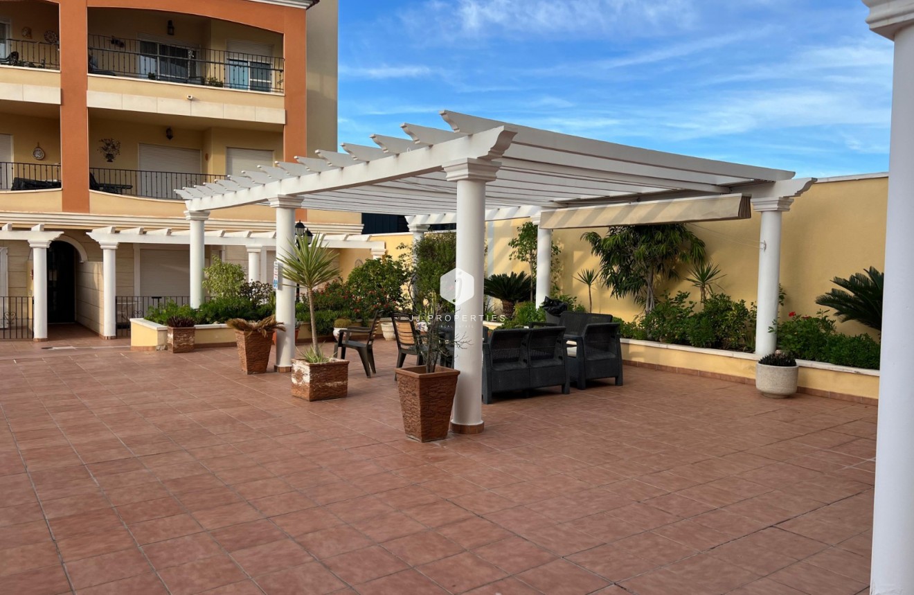 Z drugiej ręki - Mieszkanie w bloku -
Algorfa - Inland