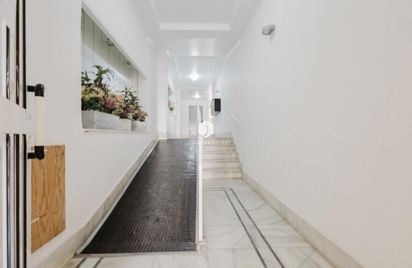 D'occasion - Appartement -
Torrevieja - Costa Blanca